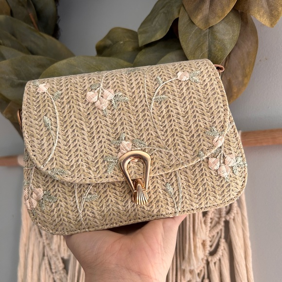 Spring Crossbody 🌼🌸 Bag - Picture 2 of 6